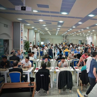 İtalya'nın Sardinya adasında düzenlenen Sardinya Dünya Satranç Festivali, 3 Mayıs Pazar günü başladı.
