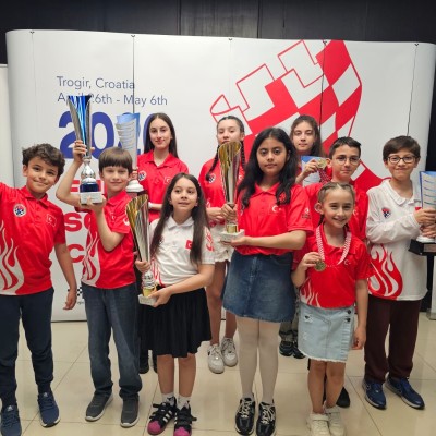 Avrupa Okullar Satranç Şampiyonası'nda 7 Kupa, 3 Madalya