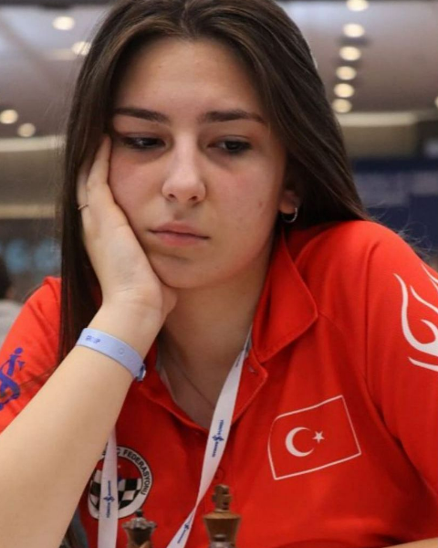 Elifnaz Akat
